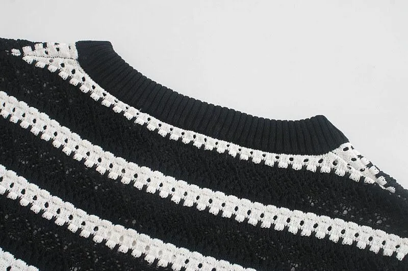 HOLLOW OUT STRIPED CROPPED KNITTED SWEATER