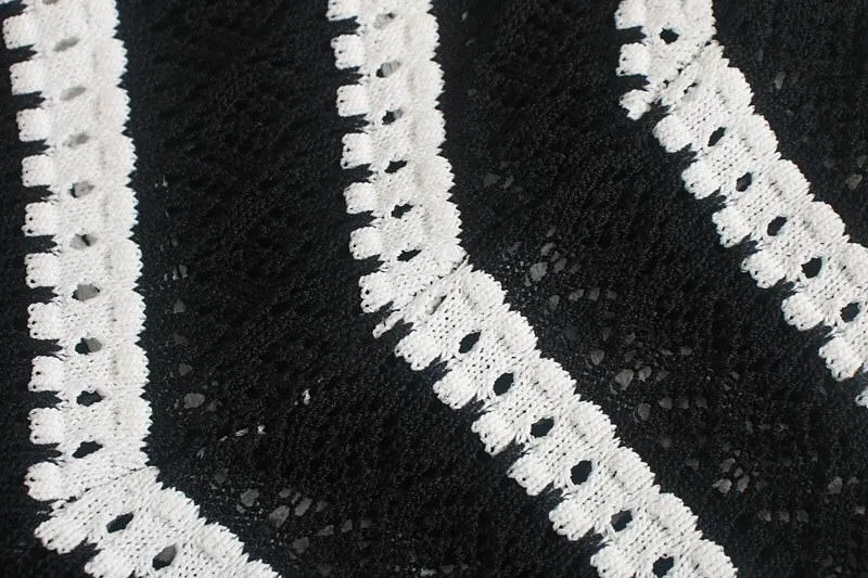 HOLLOW OUT STRIPED CROPPED KNITTED SWEATER