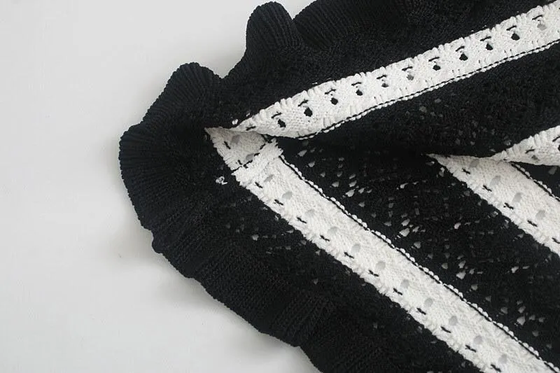 HOLLOW OUT STRIPED CROPPED KNITTED SWEATER
