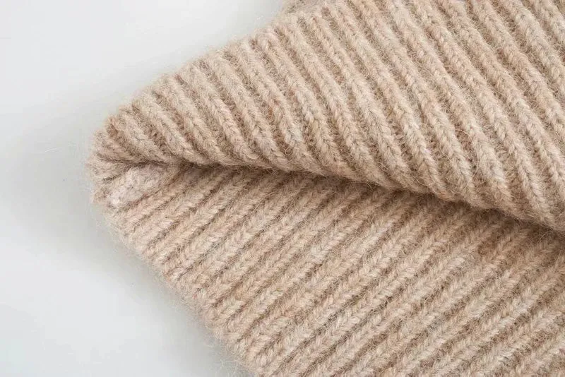 SOFT KNITTED SWEATER