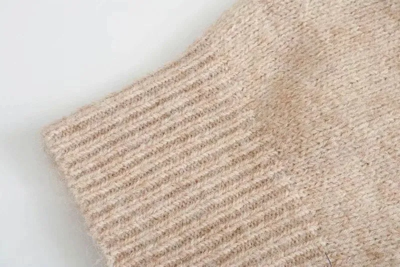 SOFT KNITTED SWEATER